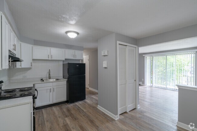 Washington Square Apartments, Hamburg, NY 14075 - photo 2