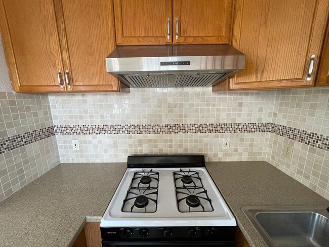 302 Laurel St, San Carlos, CA 94070 - photo 2