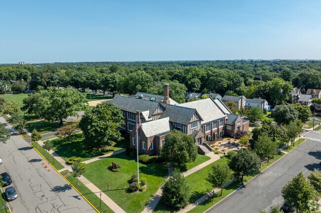 Forest Avenue School in Glen Ridge, has a student-teacher ratio of 15:1.