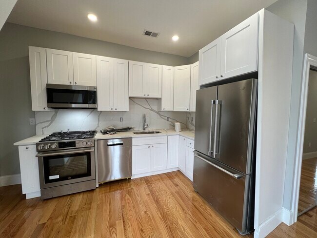 73 Pearl St unit 3, Somerville, MA 02145 - photo 2