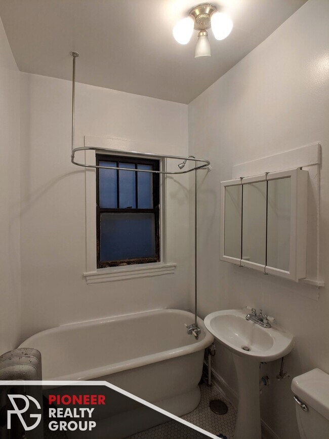 822 W Waveland Ave unit 816-13, Chicago, IL 60613 - photo 6