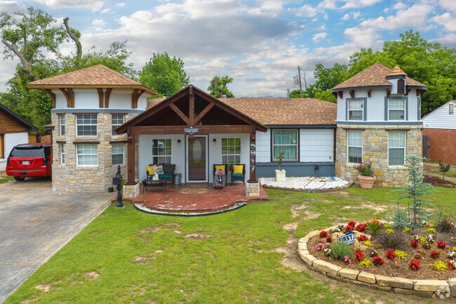 Unique home designs can be found in Warr Acres.