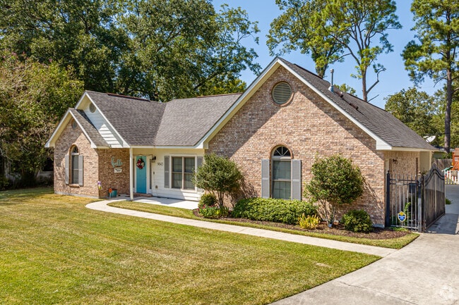 Modern contemporary homes are popular in Broadmoor/Sherwood.