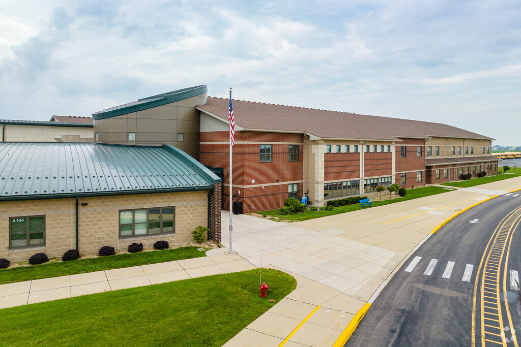 Mackeben Elementary School is a highly rated public school in Algonquin, IL serving grades K-2.