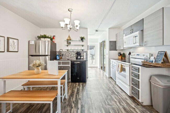 105 NE 3rd St unit ID1044485P, Satellite Beach, FL 32937 - photo 6