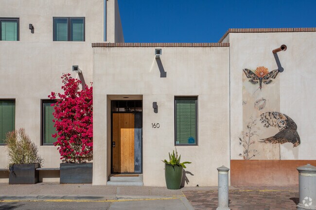 The various housing options of Menlo Park cater towards it's cozy, close-knit feel.