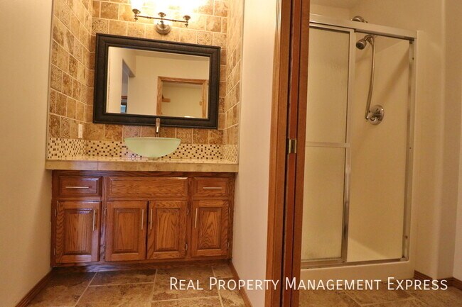 2726 S Avondale Ct, Sioux Falls, SD 57110 - photo 7