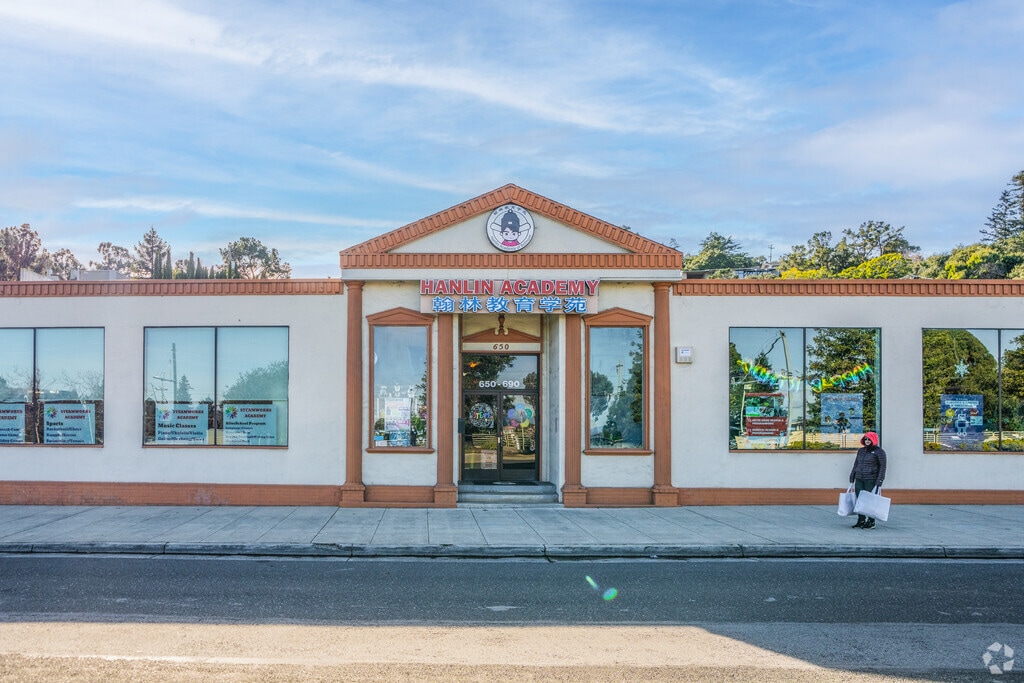 Hanlin Academy strives to build partnerships with parents and students.