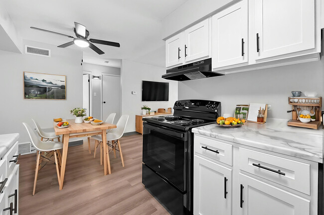 Park @ Nine23, Cedar Falls, IA 50613 - photo 5