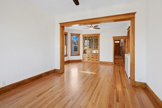 5347 W Giddings St Unit 2, Chicago, IL 60630