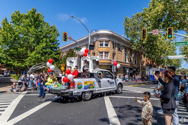 The most popular gathering is the San Leandro Cherry Festival, which takes place in June.
