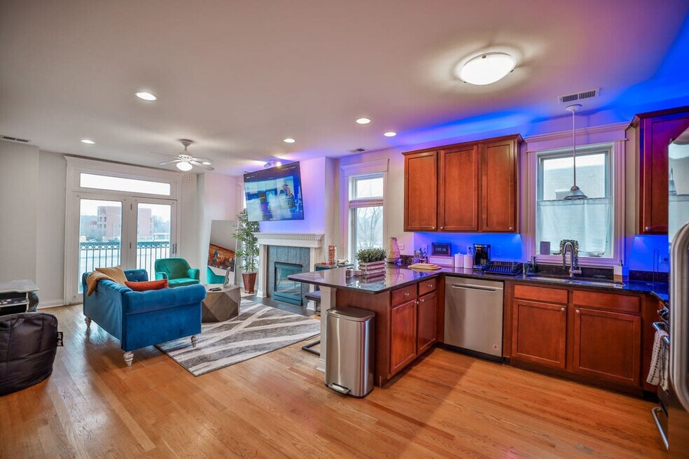 2022 W Warren Blvd unit ID1026696P, Chicago, IL 60612 - photo 1