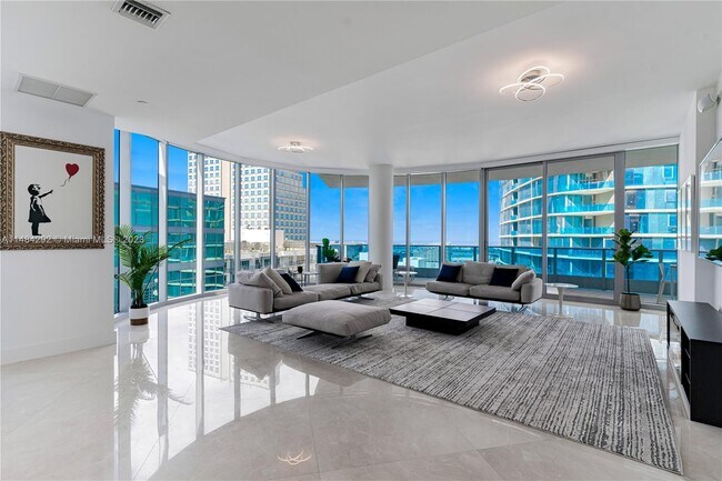 200 S Biscayne Blvd unit 5001, Miami, FL 33131 - photo 2