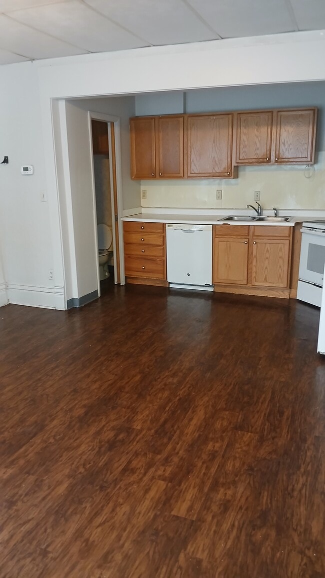 628 N Linn St unit 1, Iowa City, IA 52245 - photo 4