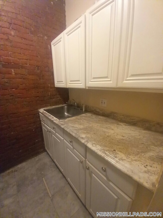 892 Huntington Ave Unit 4, Boston, MA 02115
