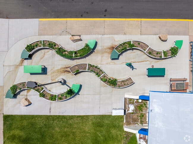 Brady Exploration School has a student-teacher ratio of 15:1.