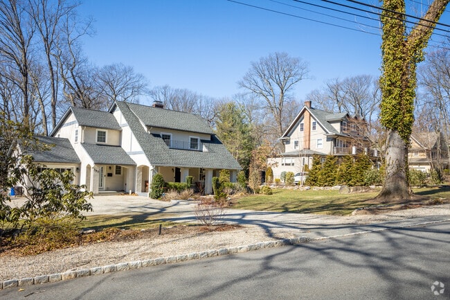Pebble sidewalks line rows of houses in some sections of Mountain Lakes.