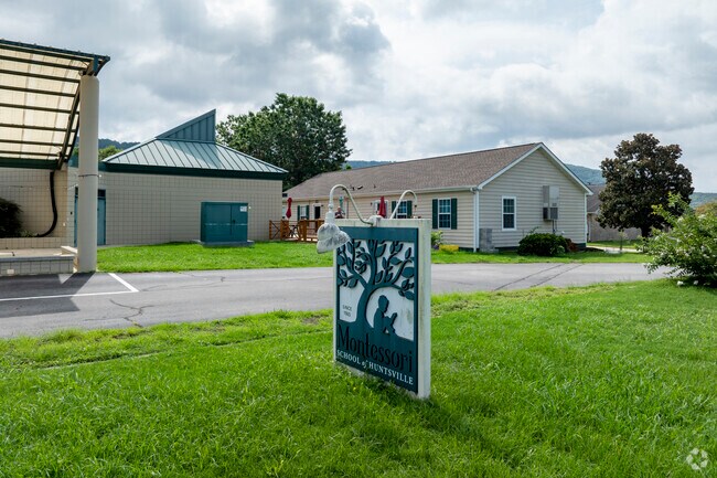 Sign for The Montessori School of Huntsville.