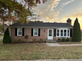 2 Concord Dr, Brunswick, MD 21716