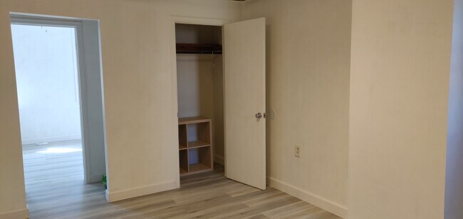 1713 S 8th St unit 2, Philadelphia, PA 19148 - photo 4