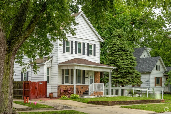 Prices in Enos Park start around $50,000 and get up to $150,000 for properties.