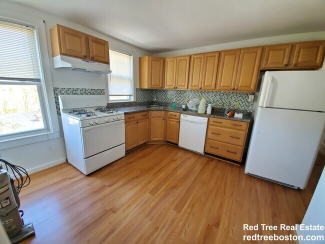 803 Boylston St unit 1, Chestnut Hill, MA 02467 - photo 2