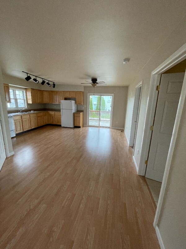 302 Bartram Ave unit 1Fl, Essington, PA 19029 - photo 7