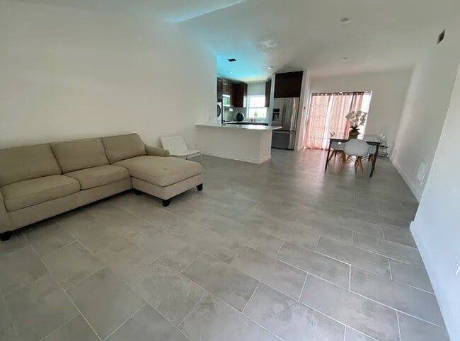 104 NE 15th Place, Cape Coral, FL 33909 - photo 3