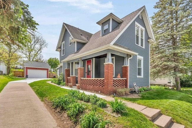 House with garage, garage has electric car hookup