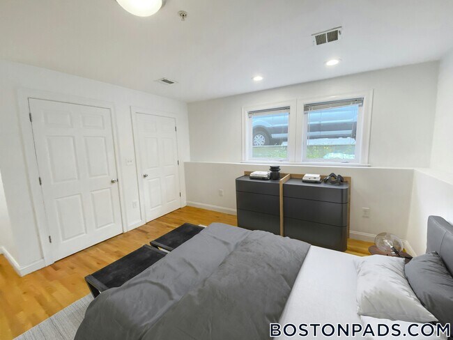 17 Pond St unit 3, Boston, MA 02130 - photo 5
