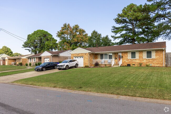 Brick ranchers line the streets of Poplar Hall.