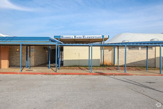 Russell Babb Elementary School is in the Harrah Public Schools District.