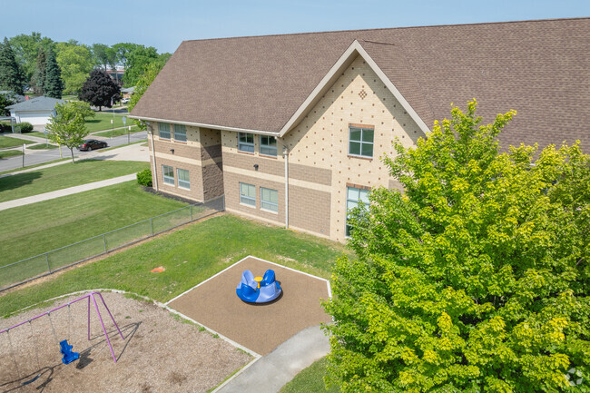 Larchmont Elementary School welcomes playtime outdoors.
