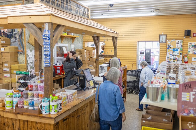 Discover Amish Country Store in Branson, your destination for homemade jams, furniture, and gifts.