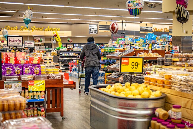 Jewel-Osco is located in Prairie Shores and is available for your daily grocery needs.