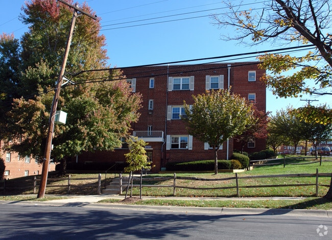 Foxhall Apartments