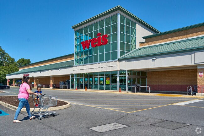 Weis provides grocery essentials to the North End of Hagerstown.
