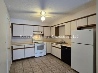 7 Hartley St Unit 4, Lewiston, ME 04240