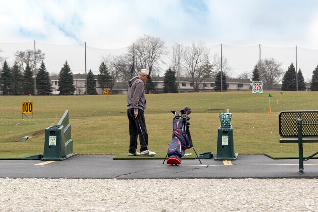 There’s no shortage of driving ranges and golf courses near Keeneyville.