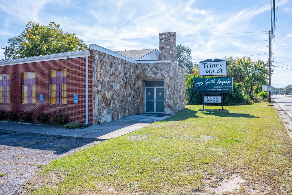 Southgate Christian School is one of the several private schools available in the area.