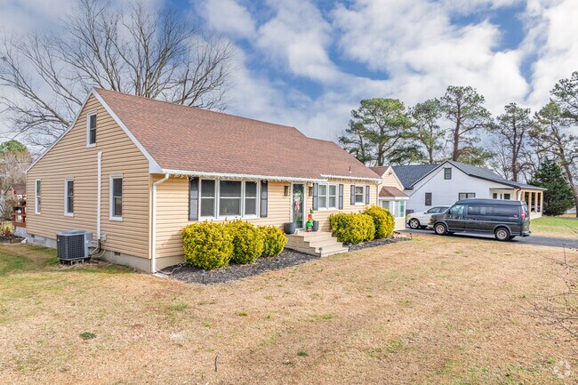 There are a variety of home styles available in Parsonsburg.