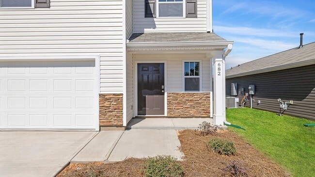 130 Bobbin Rd, Greenville, SC 29611 - photo 2