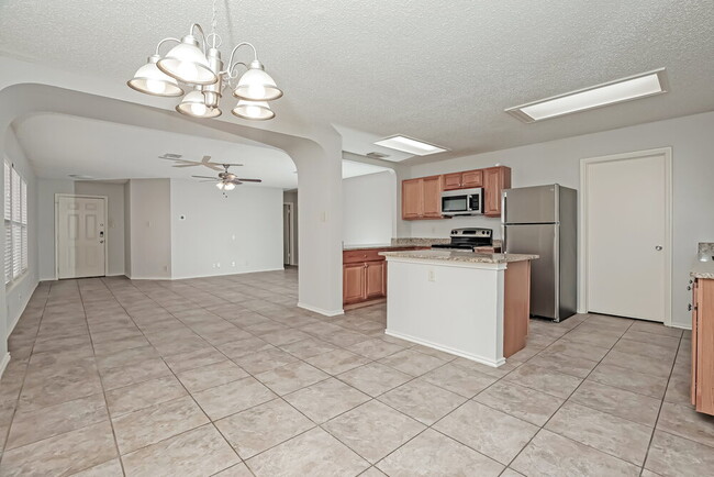 2919 Quiet Plain Dr, San Antonio, TX 78245 - photo 6