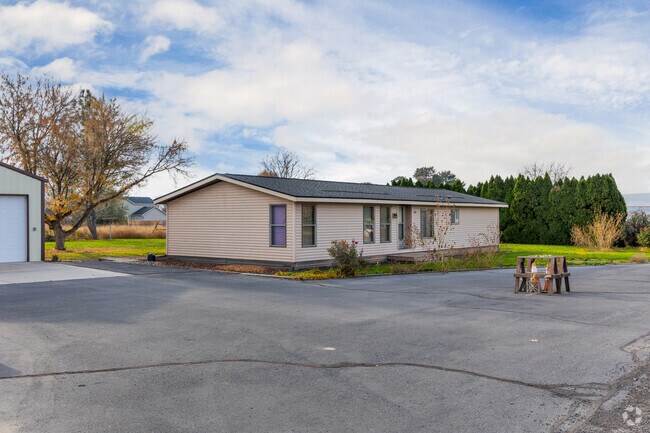 Ranch-style homes in Burbank often feature large yards and driveways.