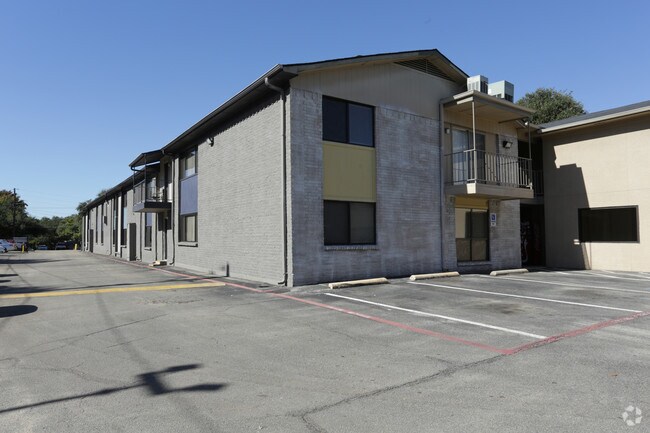 Everton at Bellmar, Dallas, TX 75230 - photo 2