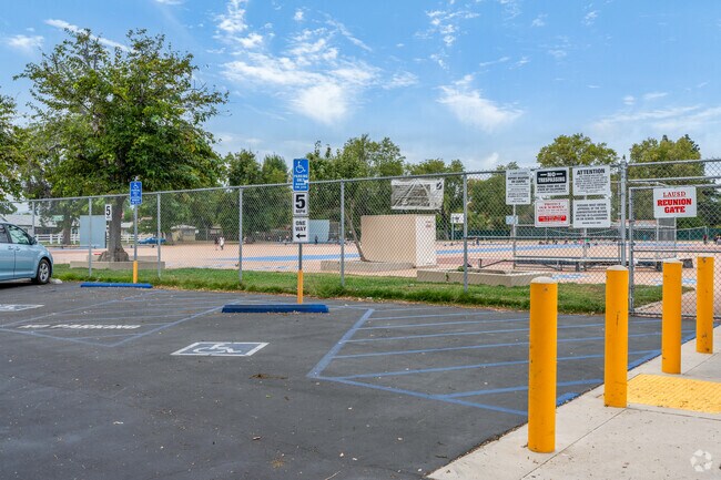 Lassen Elementary School does have a parking lot with handicap spots for all.