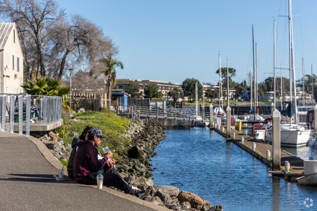 Embarcadero connects to the San Francisco Bay Trail.