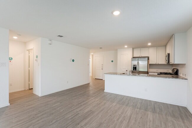 14023 Southton Basin, San Antonio, TX 78223 - photo 5