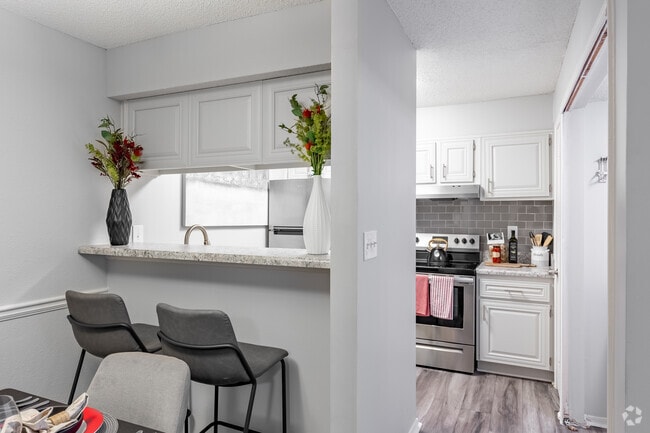 1BR, 1BA - 846SF