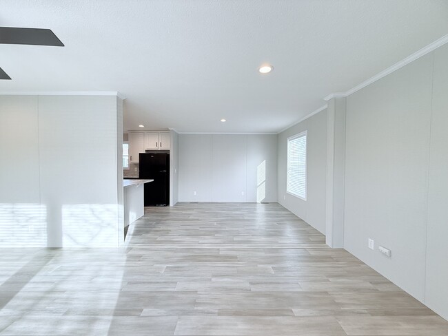 29805 Jamestown Dr, New Baltimore, MI 48051 - photo 7